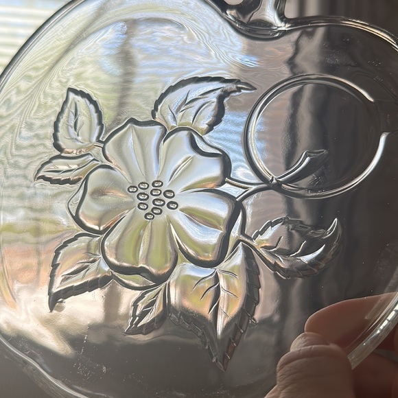 Vintage Mid Century Hazel Atlas Apple Blossom Snack Plates Beaded Cups 1950s EUC - Picture 4 of 5